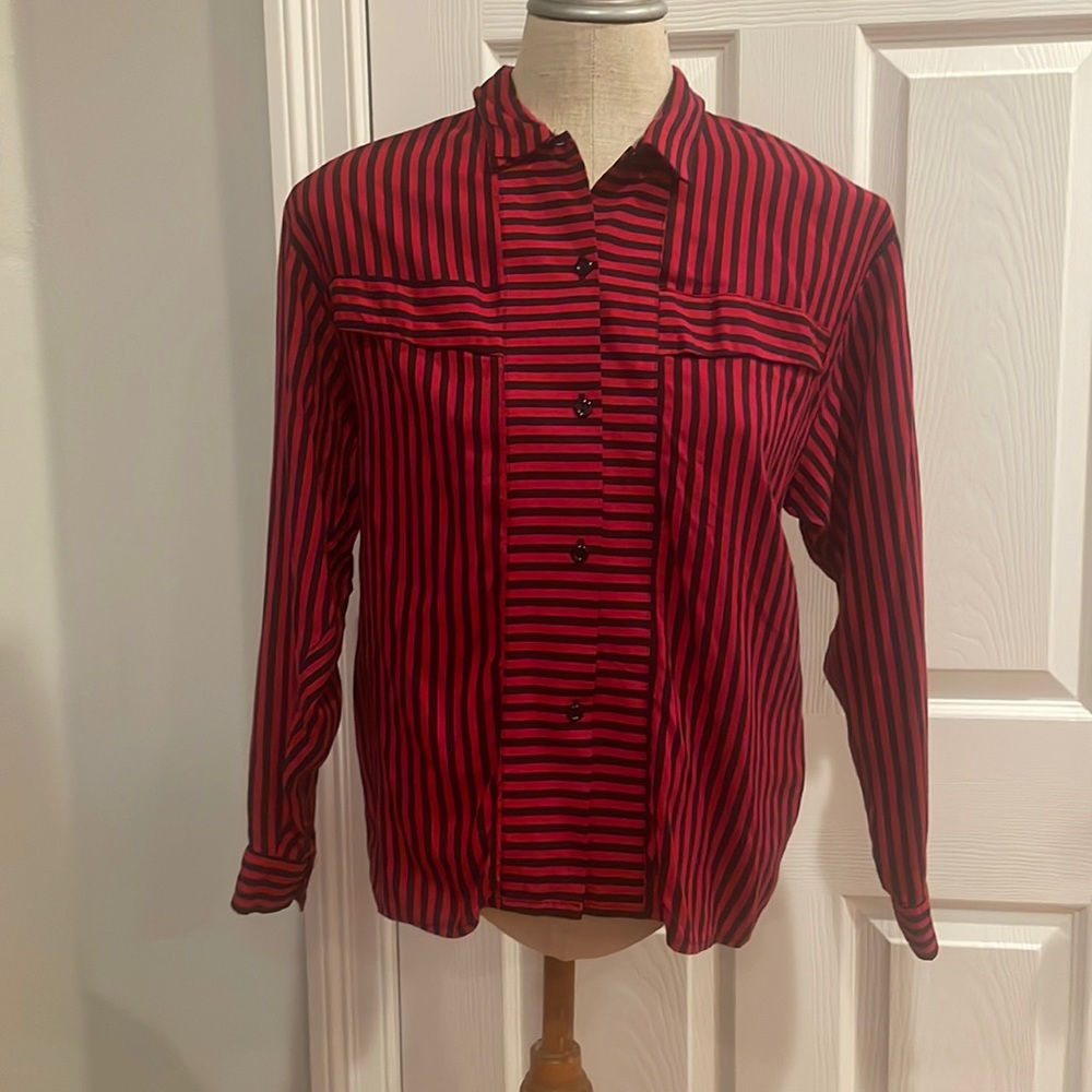Button down shirt Striped long sleeve Red black collar Women’s size 10
